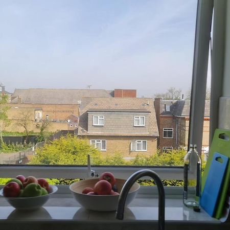 Bright & Lovely & Apartment Whetstone Bagian luar foto