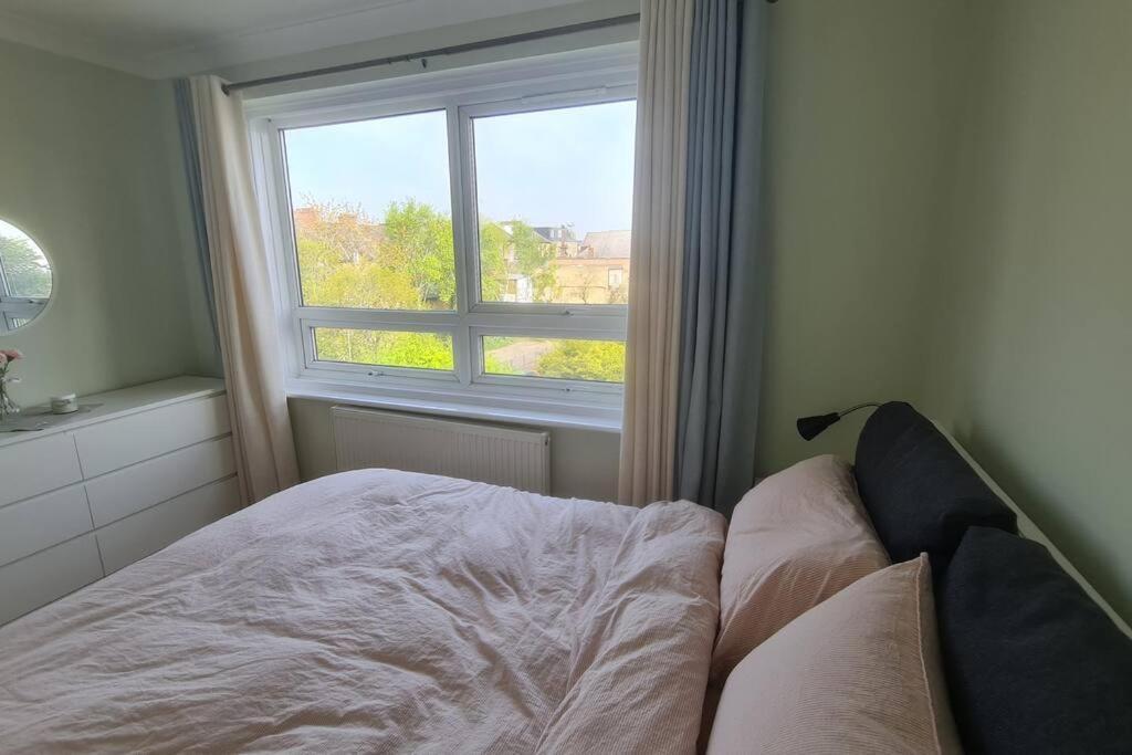 Bright & Lovely & Apartment Whetstone Bagian luar foto
